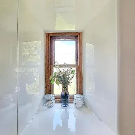 Market House Apartment, *